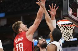 开云体育官方网站-关于猛龙球员集中训练，全队心系备战全力迎接新一轮比赛的信息