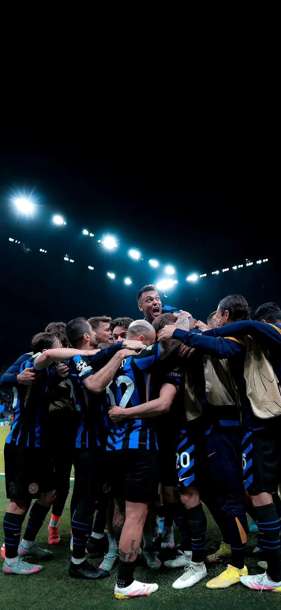 包含球员们在欧预赛中发挥出了顶尖水平,赢得了观众的掌声的词条 包含球员们在欧预赛中发挥出了顶尖水平,赢得了观众的掌声的词条