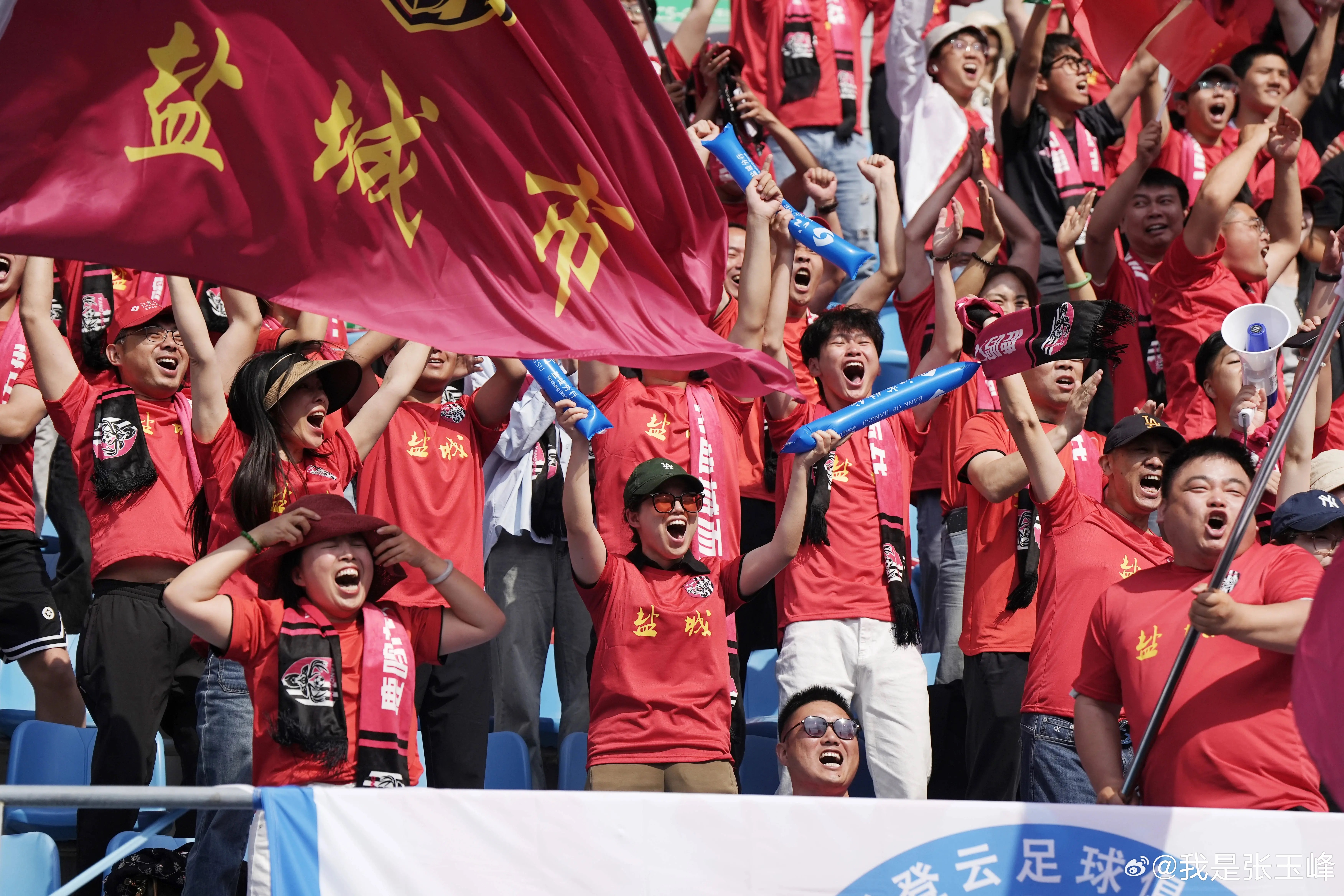 世界各地人们对足球赛事的热情与日俱增的简单介绍 世界各地人们对足球赛事的热情与日俱增的简单介绍