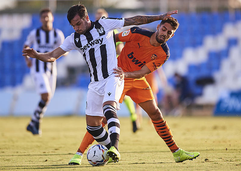 包含瓦伦西亚客战全取三分，喜降榜首的词条