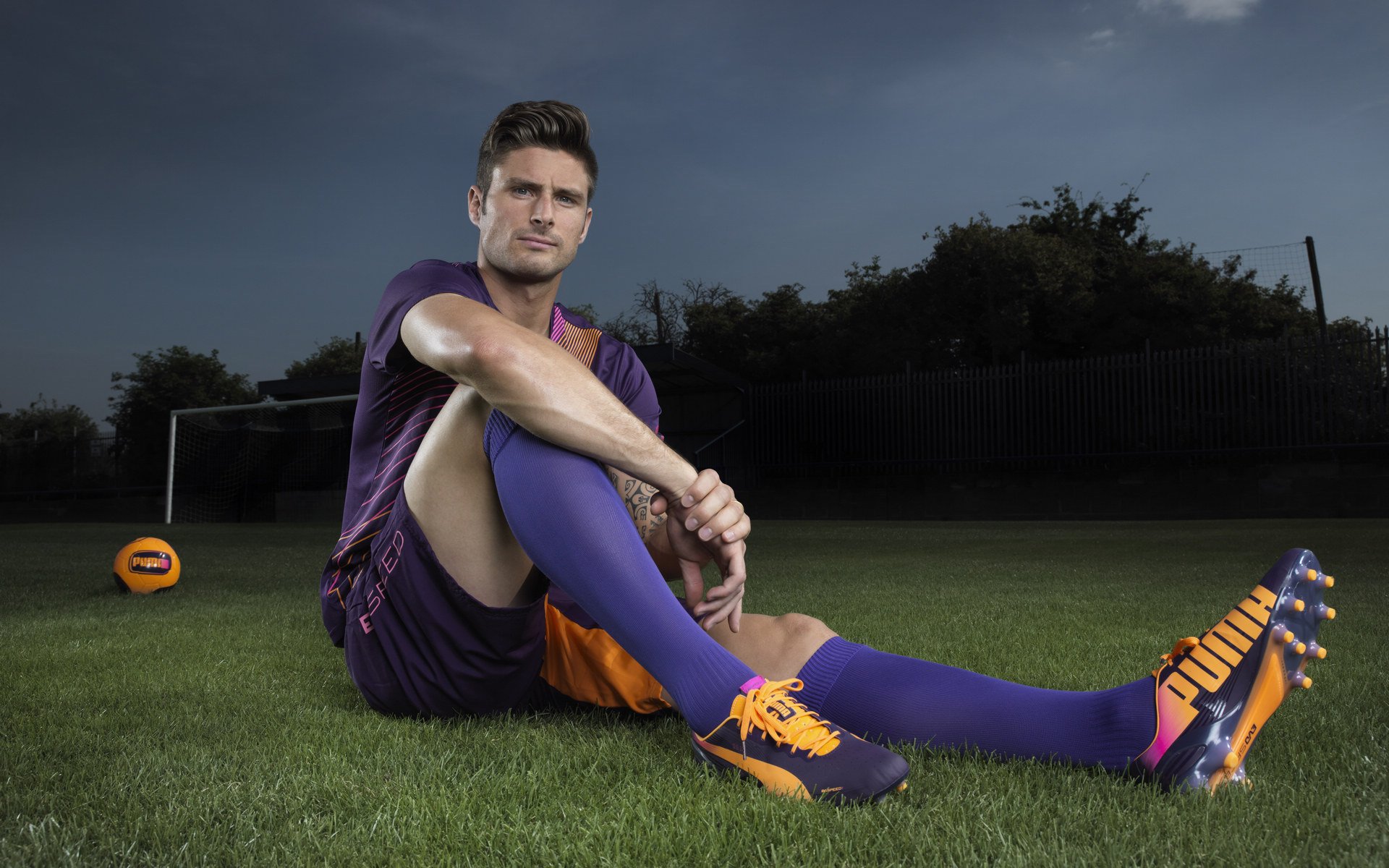 尼罗河与台伯河的对决,当萨拉赫在攻防两端统治绿茵