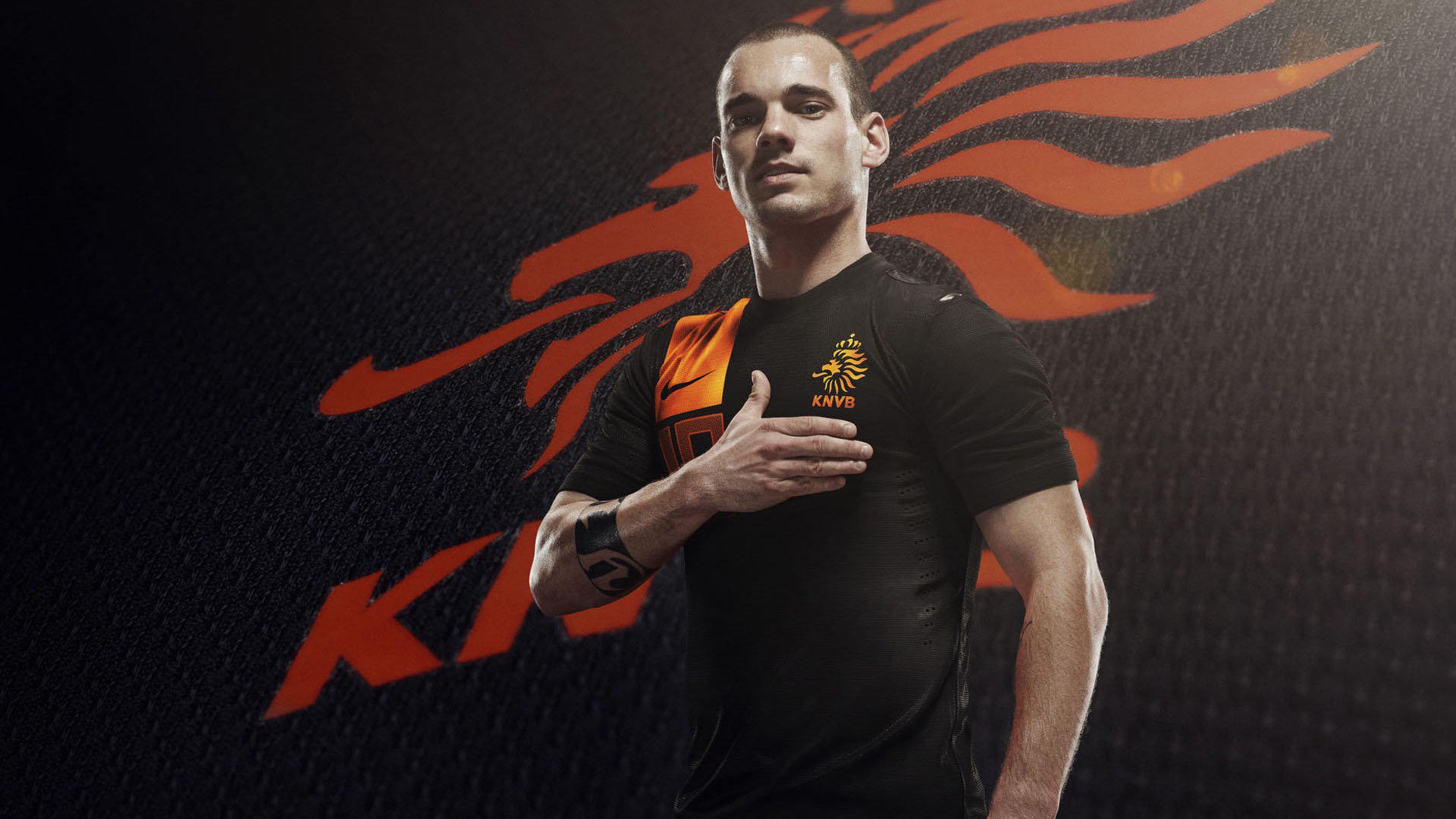 F1赛道与绿茵场，维斯塔潘的终局狂飙与巴萨的秘鲁寻宝